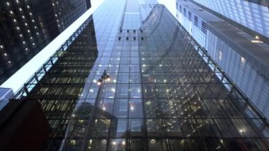 Londra şehrindeki modern yüksek binalar - LONDON, BİRLİK KINGDOM - 12 ARALIK 2023