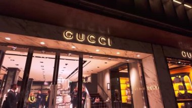 Noel zamanı Londra 'daki Gucci mağazası - LONDON, BİRLİK KINGDOM - 12 Aralık 2023