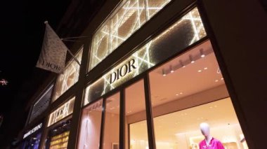 Londra 'daki Dior Mağazası, 12 Aralık 2023, Londra, ABD KINGDOM