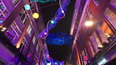 Londra 'daki güzel Carnaby Caddesi ünlü Noel süslemesiyle - Londra, Birleşik KINGDOM - 12 Aralık 2023
