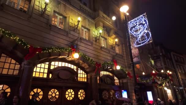 ロンドンの通りで美しいクリスマスの装飾 ロンドン ユニテッドキングダム December 2023 — ストック動画