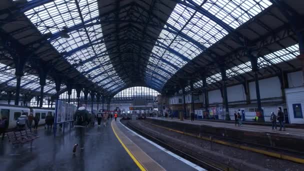 布莱顿火车站全景拍摄 英国伯顿 2023年12月16日 — 图库视频影像