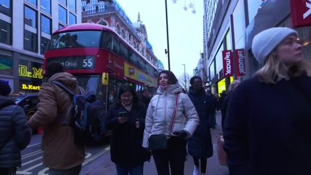 Walking Oxford Street London Slow Motion Shot Londra Regno Unito — Video Stock
