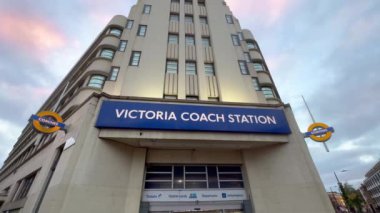 Londra 'daki Victoria Koç İstasyonu - Londra, BİRLİK KINGDOM - 12 ARALIK 2023