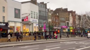 Islington Angel 'ın sokak manzarası - LONDON, BİRLİK KINGDOM - 12 ARALIK 2023