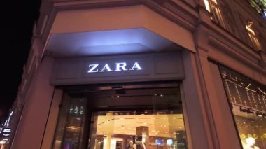 Londra 'daki Zara Mağazası, 12 Aralık 2023, Londra, ABD KINGDOM