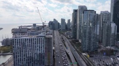 Toronto Kanada 'nın finans bölgesindeki yüksek binalar - TORONTO, CANADA NORTH AMERICA - 17 Nisan 2024