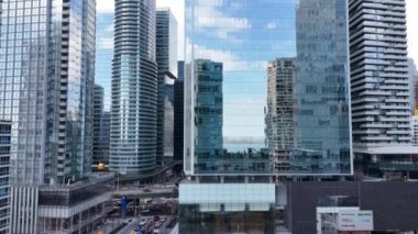 Toronto Kanada 'nın finans bölgesindeki modern ofis binaları ve kuleleri - TORONTO, CANADA NORTH AMERICA - 17 Nisan 2024