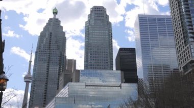 Toronto Kanada 'nın finans bölgesindeki modern yüksek binalar - TORONONTO, ONTARIO CANADA - 15 Nisan 2024