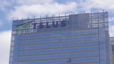 Toronto Kanada 'daki Telus ofis binası - TORONTO, ONTARIO CANADA - 15 Nisan 2024