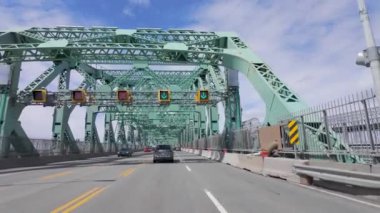 Montreal Kanada 'daki Jacques Cartier Köprüsü - Montreal, Kanada - 20 Nisan 2024