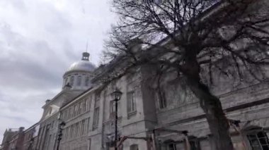 Montreal Kanada 'daki Bonsecours Alışveriş Merkezi - MONTREAL, CANADA - 20 Nisan 2024