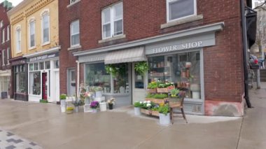 Guelph Ontario kasabasındaki küçük dükkanlar - GUELPH, CANADA - 13 Nisan 2024