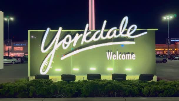 างสรรพส Yorkdale ในออนตาร โอแคนาดา Toronto แคนาดา เมษายน 2024 — วีดีโอสต็อก