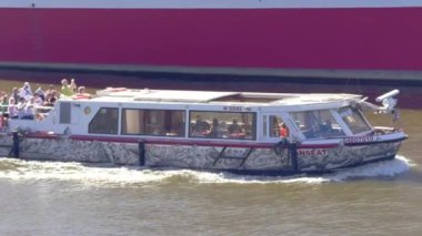Liman Limanı Hamburg şehrinde - HAMBURG, Almanya - 15 Mayıs 2024