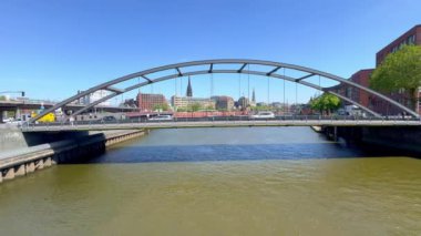 Hamburg Limanı 'ndaki Köprüler - HAMBURG, Almanya - 15 Mayıs 2024