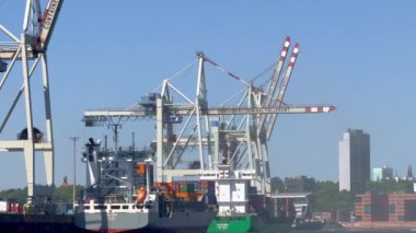 Hamburg limanının Hamburg Limanı Bölgesi - HAMBURG, Almanya - 15 Mayıs 2024