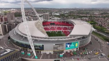 Wembley Stadyumu üzerindeki muhteşem hava manzarası Londra - ünlü futbol stadyumu - LONDON, ENGLAND - 27 Mayıs 2024
