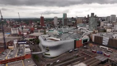 Birmingham şehir merkezinin üzerinde gökyüzü görüntüsü yukarıdan Bullring Nakliye Merkezi - BIRMINGHAM, İngiltere - 22 Mayıs 2024