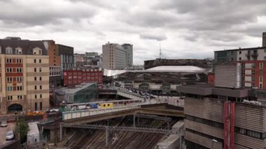 Büyük Merkez İstasyonu Birmingham - Birmingham şehir merkezi üzerinde modern ve gelecekçi New Street tren istasyonu - BIRMINGHAM, ENGLAND - 22 Mayıs 2024