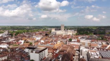 Canterbury Katedrali üzerinde güneşli bir günde ünlü Canterbury Katedrali ile hava görüntüsü - insansız hava aracı fotoğrafçılığı