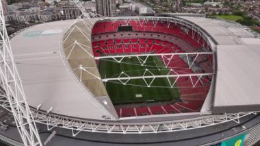 Wembley Stadyumu üzerindeki muhteşem hava manzarası Londra - ünlü futbol stadyumu - LONDON, ENGLAND - 27 Mayıs 2024