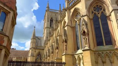 Cambridge 'deki St John' s College ve Chapel Cambridge Üniversitesi 'nin ünlü bir parçasıdır.