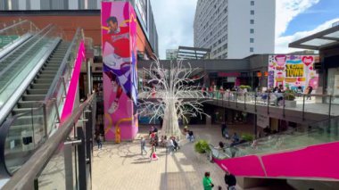 Wembley 'deki Londra Tasarımcı Mağazası - LONDON, İngiltere Birleştirilmiş KINGDOM - 27 Mayıs 2024