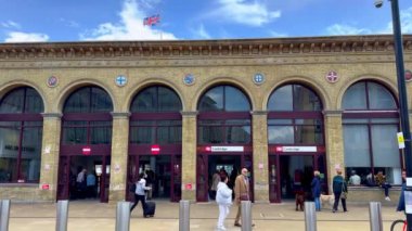 Cambridge istasyonu, şehrin ana tren istasyonu CAMBRIDGE, İNGİLTİK KINGDOM - 26 Mayıs 2024
