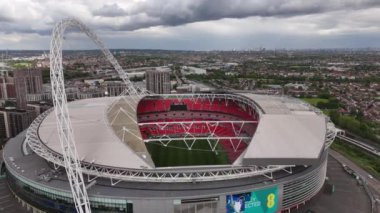 Wembley Stadyumu üzerindeki muhteşem hava manzarası Londra - ünlü futbol stadyumu - LONDON, ENGLAND - 27 Mayıs 2024