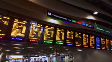 Birmingham New Street İstasyonu 'nda kalkış masaları - merkez istasyon - BIRMINGHAM, İNGLAND BİRLİK KINGDOM - 22 Mayıs 2024