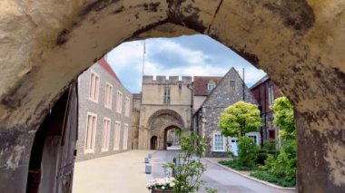Krallar Canterbury 'nin yaratıcı çeyreğini mil boyunca katederler - Canterbury, İngiltere Birleşik Krallığı - 25 Mayıs 2024