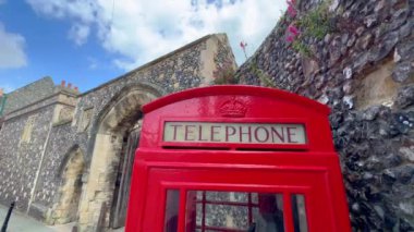 Canterbury 'nin tarihi bölgesindeki eski telefon kulübesi - CANTERBURY, İngiltere Birleşik KINGDOM - 25 Mayıs 2024