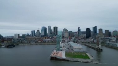 Montreal Kanada şehir merkezi ve Montreal gökyüzü manzarası - MONTREAL, CANADA NORTH AMERICA - 20 Nisan 2024