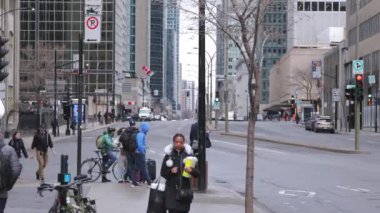 Montreal şehir merkezindeki tipik sokak manzarası - Montreal, Kanada Kuzey Amerika - 20 Nisan 2024