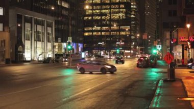 Montreal Kanada 'nın şehir merkezinde geceleyin sokak manzarası - MONTREAL, CANADA Kuzey AMERICA - 20 Nisan 2024