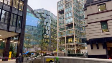 Londra 'daki modern ofis binaları - Londra, BİRLİK KINGDOM - 12 ARALIK 2023
