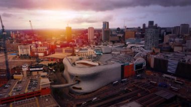 Birmingham şehir merkezinin üzerinde gökyüzü görüntüsü yukarıdan Bullring Nakliye Merkezi - BIRMINGHAM, İngiltere - 22 Mayıs 2024