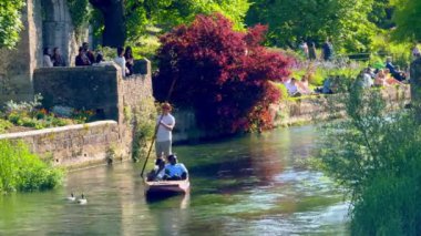 Westgate Gardens ve Riverside Canterbury 'de yürümek dinlenmek için harika bir yer - CanTERBURY, İngiltere Birleşik KINGDOM - 25 Mayıs 2024
