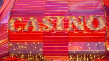Las Vegas 'taki Tipik Neon İşaretleri - LAS VEGAS, ABD - 31 Ekim 2023