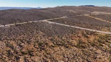 Arizona Çölü 'nün geniş kırsal manzarası - yukarıdan gökyüzü manzarası - hava fotoğrafçılığı