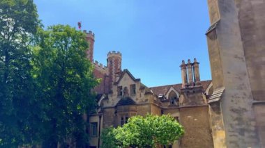 Cambridge Üniversitesi 'nin tarihi şehir merkezi CAMBRIDGE, ENGLAND KINGDOM - 26 Mayıs 2024