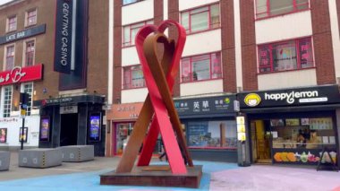 Birmingham 'da Hurst Caddesi' nde Aşk Heykeli - Birmingham, Birleşik Krallık KINGDOM - 23 Mayıs 2024