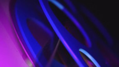 Bir sinemada 35 mm Film - yakın çekim - film makarası döndürme