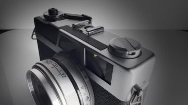 Klasik Vintage Camera - Bu çok güzel çekilen eski bir kamera, özenle eski tasarımı ve mükemmel işçiliğini sergiliyor.