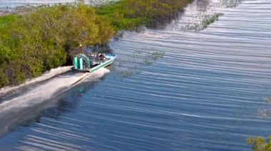 Florida hava sahasında bataklık gezisi