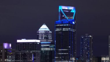Charlotte North Carolina Şehir Merkezi Geceleri Skyline - CHARLOTTE, NC - 27 Ekim 2024