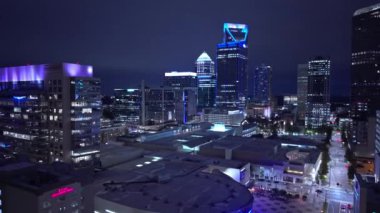 Charlotte North Carolina Şehir Merkezi Geceleri Skyline - CHARLOTTE, NC - 27 Ekim 2024