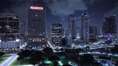 Miami şehir merkezi, Bayfront Parkı 'nda gece görüşü - MIAMI, FLORIDA - 5 Kasım 2024
