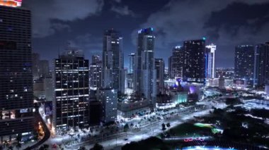 Miami şehir merkezi, Bayfront Parkı 'nda gece görüşü - MIAMI, FLORIDA - 5 Kasım 2024